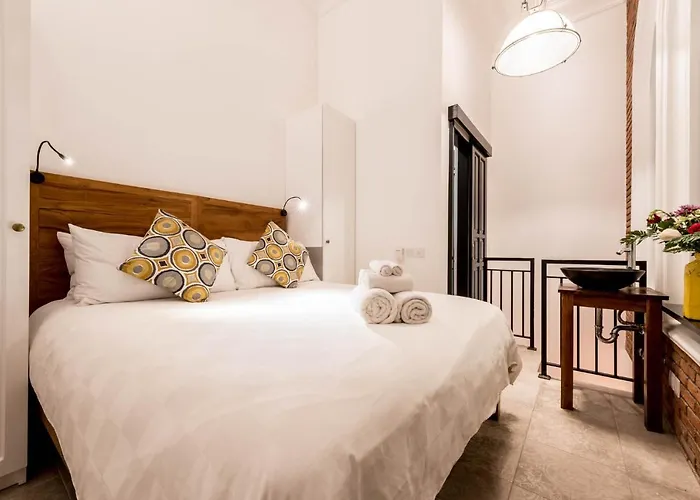 1 Bedroom 5 Min Walk To Villa *