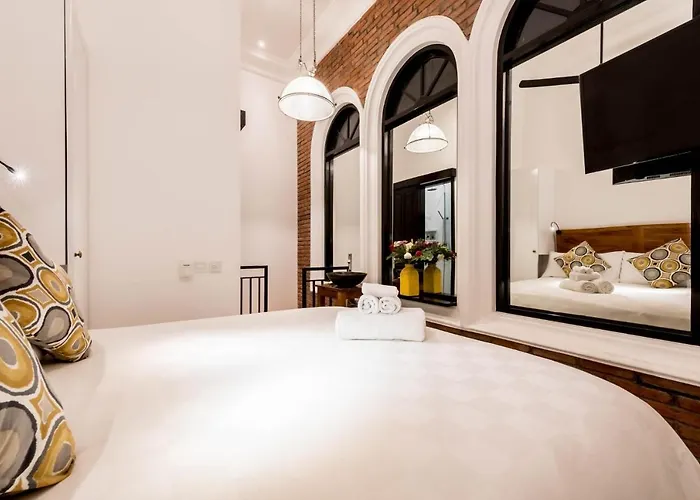 1 Bedroom 5 Min Walk To Villa
