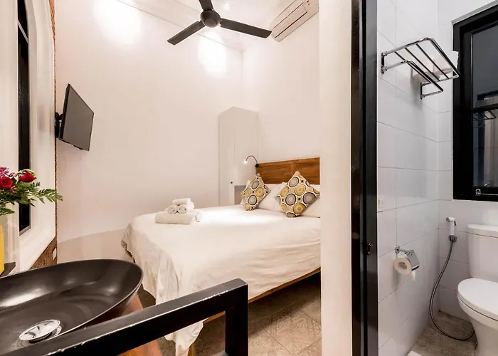 1 Bedroom 5 Min Walk To *